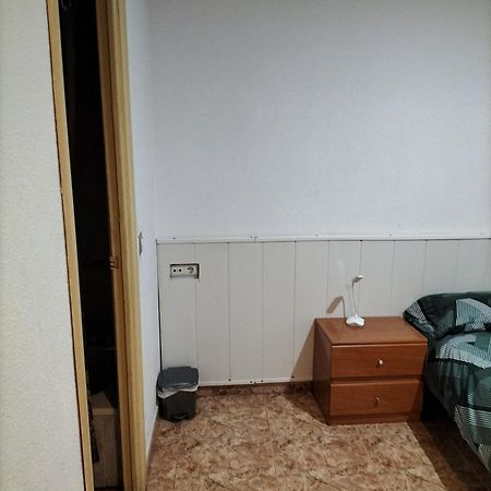 Habitacion Tranquila Y Familiar Madrid Exteriör bild